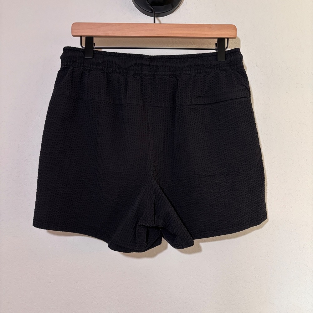 Nike Shorts Dri-FIT Seersucker Size M Waffle Texture Black Athleisure Gorpcore - Picture 2 of 7